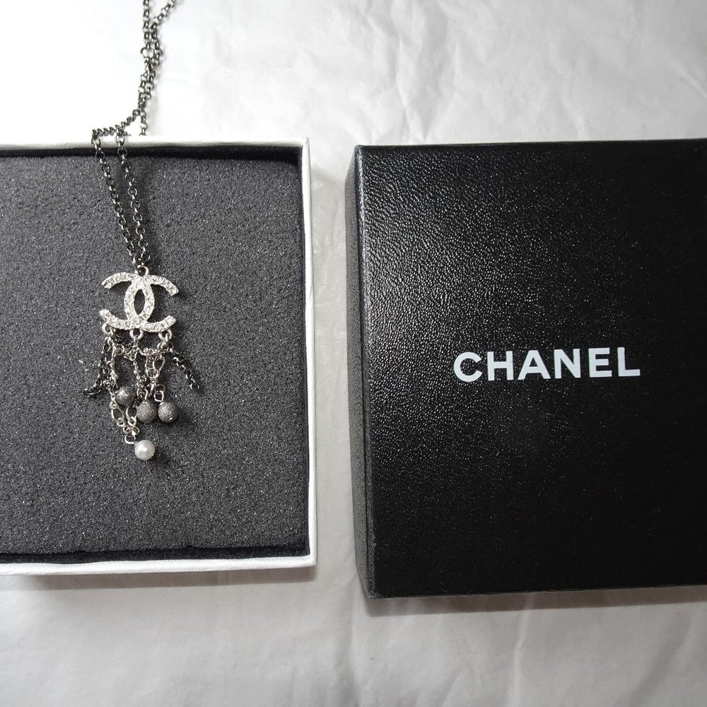 Chanel CC Logo Pearl Silver Necklace